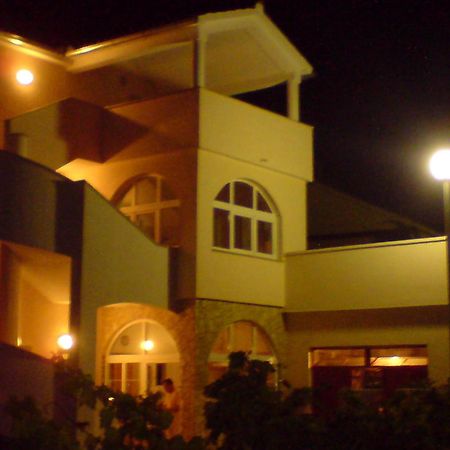 Apartments Jakovcev Betina  Ngoại thất bức ảnh