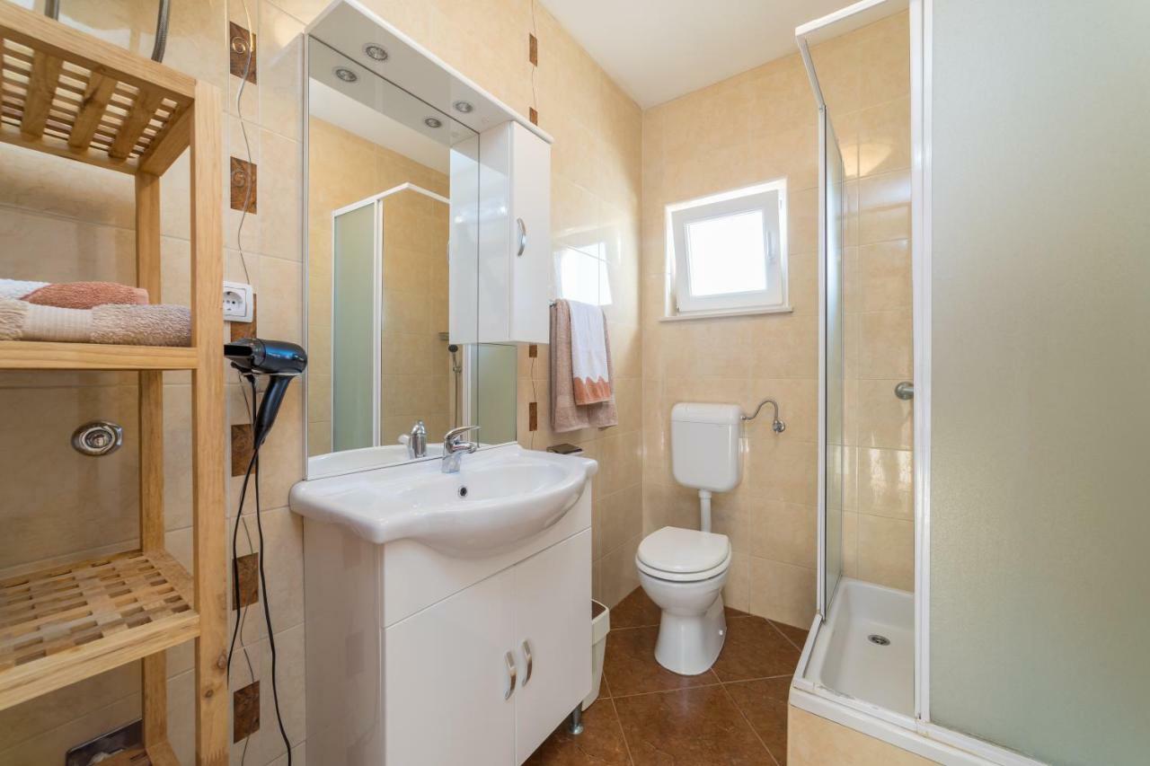 Apartments Jakovcev Betina  Ngoại thất bức ảnh