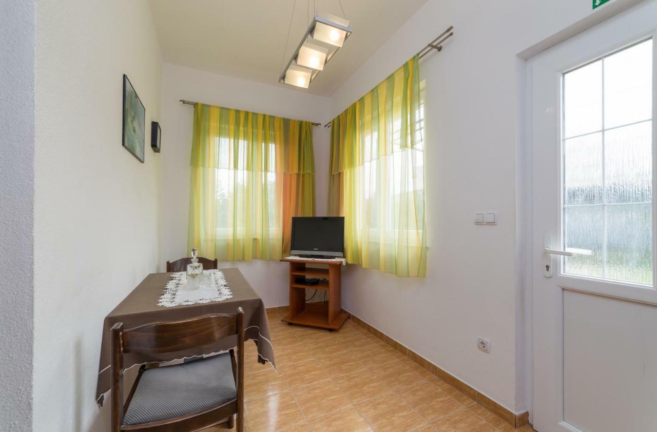 Apartments Jakovcev Betina  Ngoại thất bức ảnh